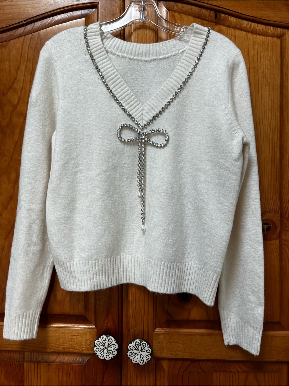 Women's Cream reversible V-Neck Sweater with Decorative Chain Bow